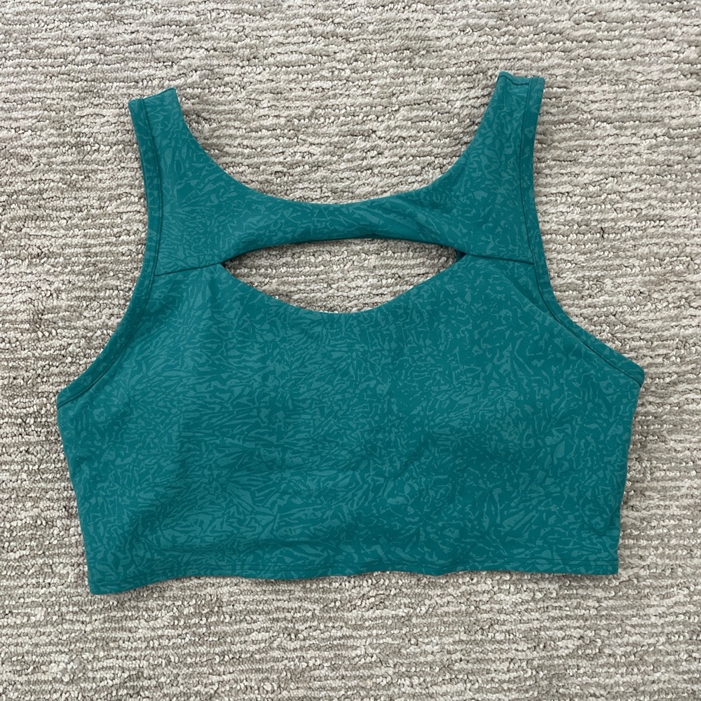 Lululemon Everlux Cut-Out Train Bra Medium Support B/C cup in Crunch Teal Lagoon